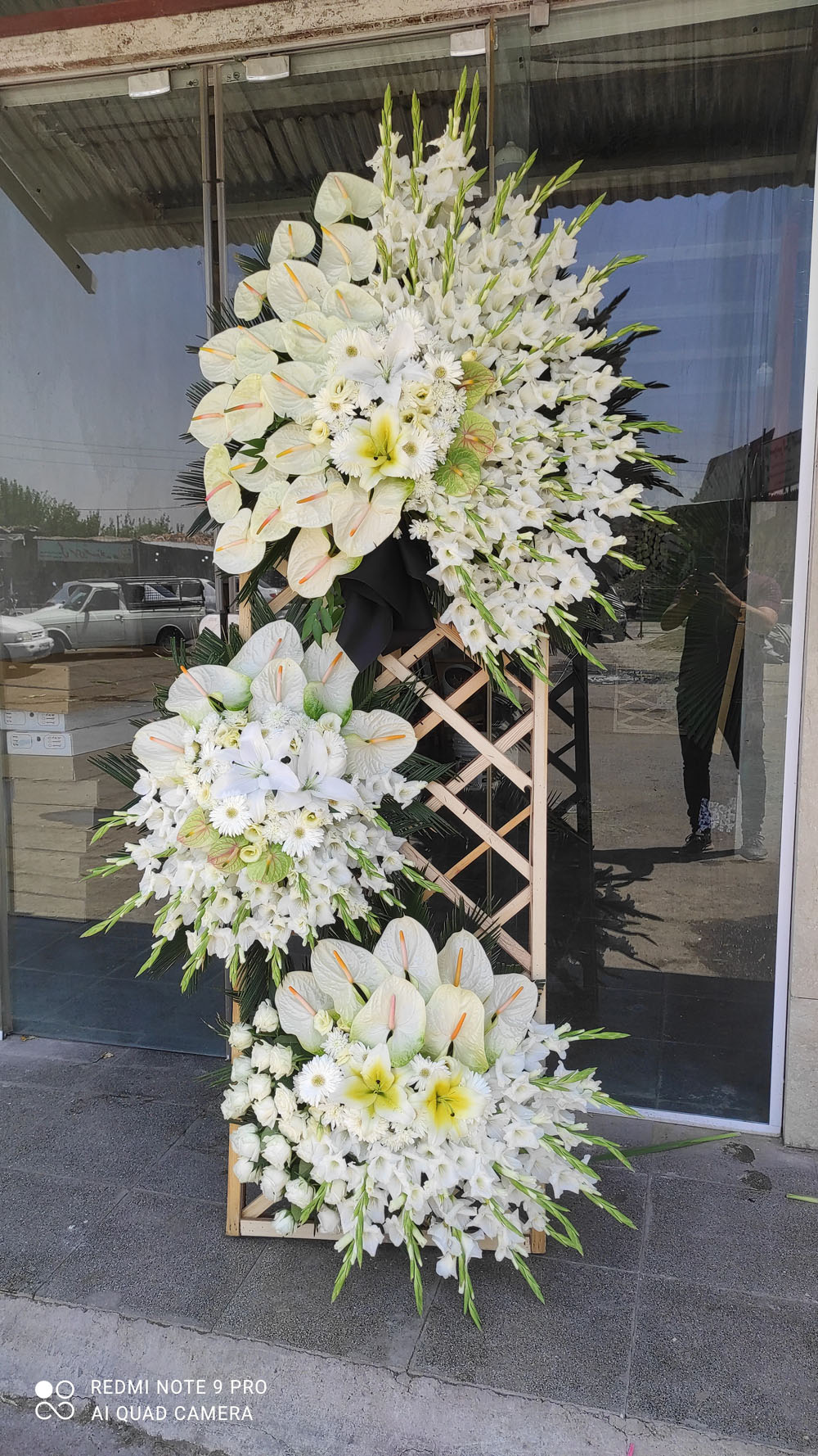 هر آنچه که باید درباره تاج گل بدانید